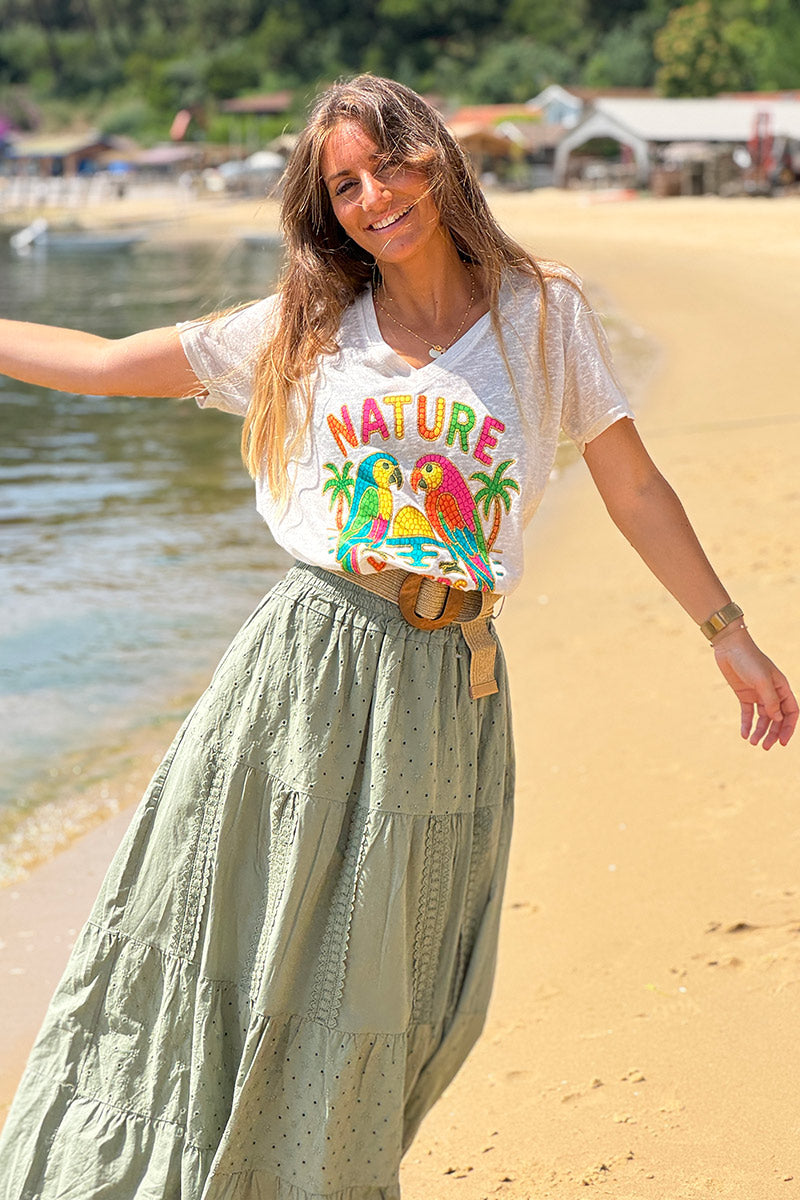 Camiseta beige suave jaspeada con estampado tropical colorido y loros amantes de la naturaleza