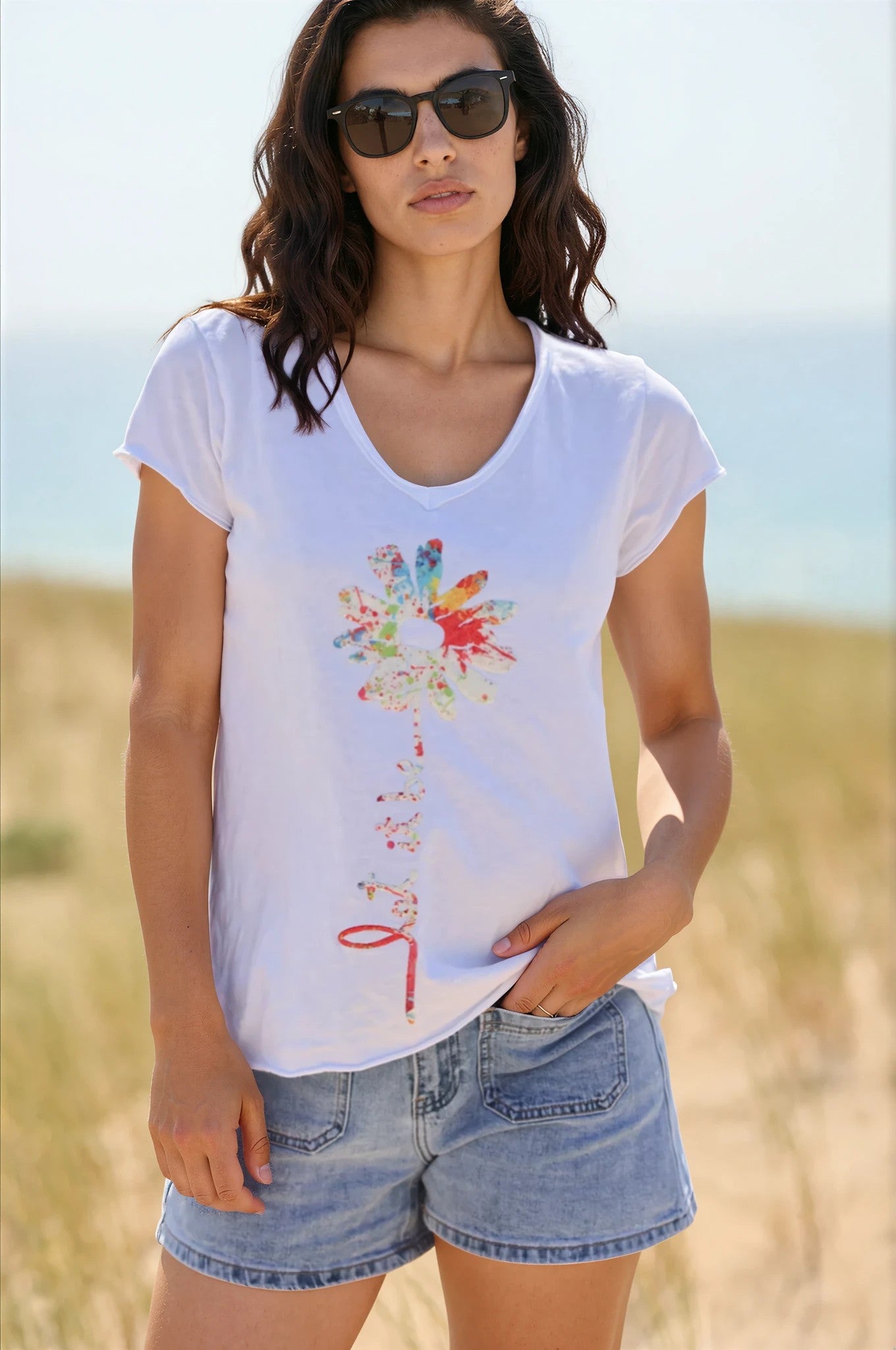 Tshirt blanc en coton col v marguerite Let it be coloré
