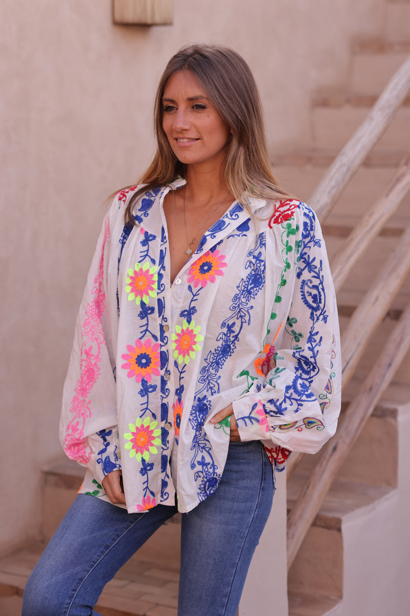 Tunique blanche large à boutons broderie cachemire et fleurs multicolores
