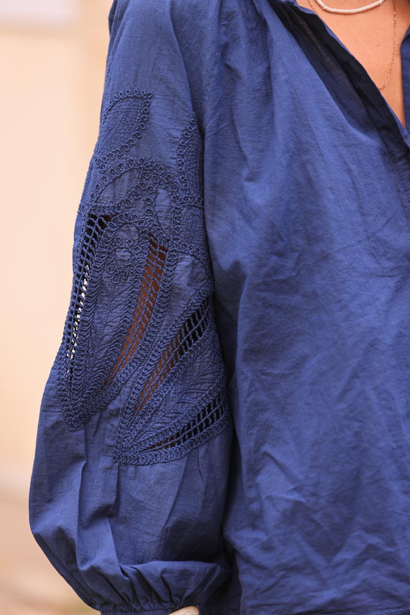 Chemise tunique bleu marine à boutons manches ajourées motifs en crochet