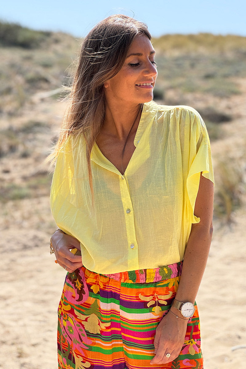 Tunique chemise large et légère jaune en voile de coton petites manches