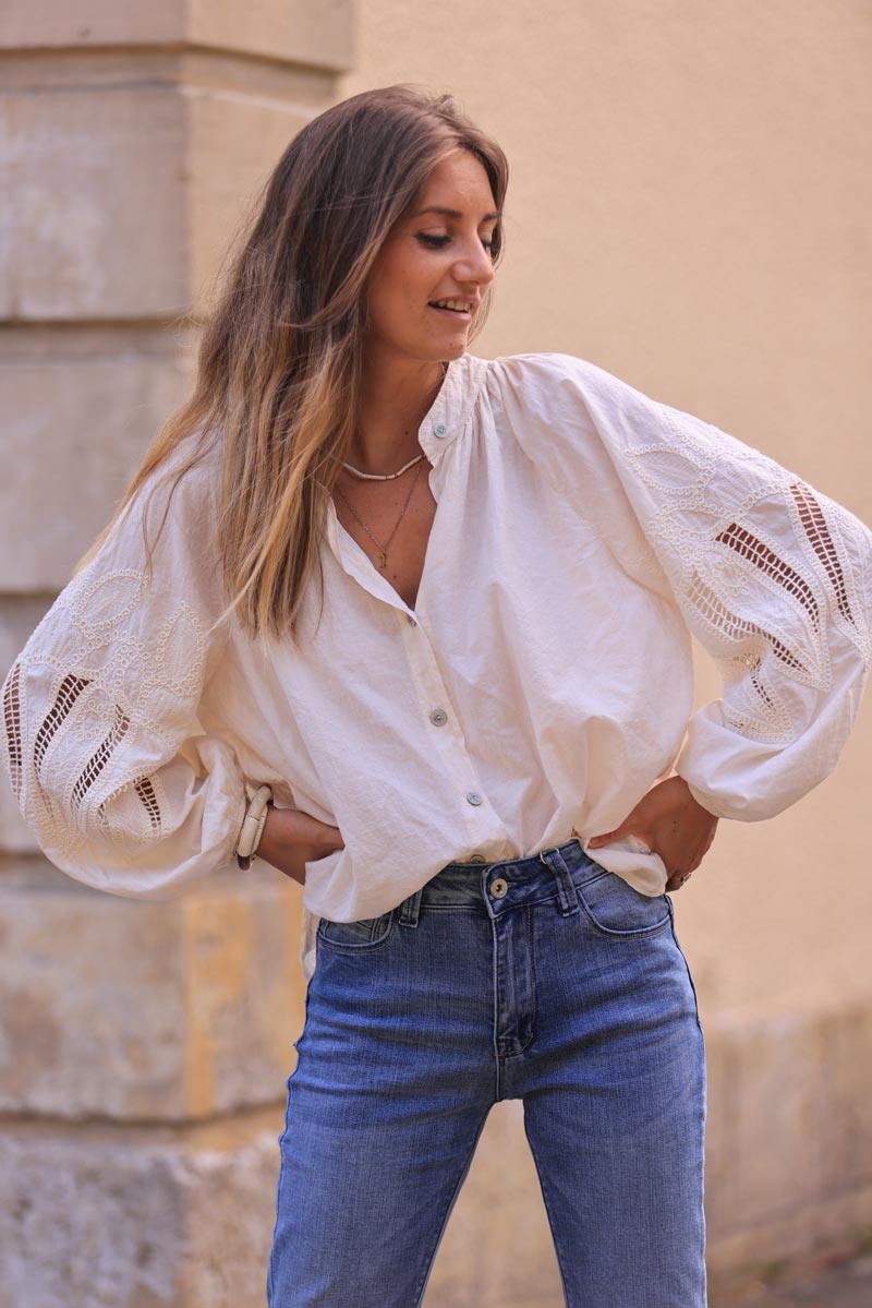 Chemise tunique écrue à boutons manches ajourées motifs en crochet