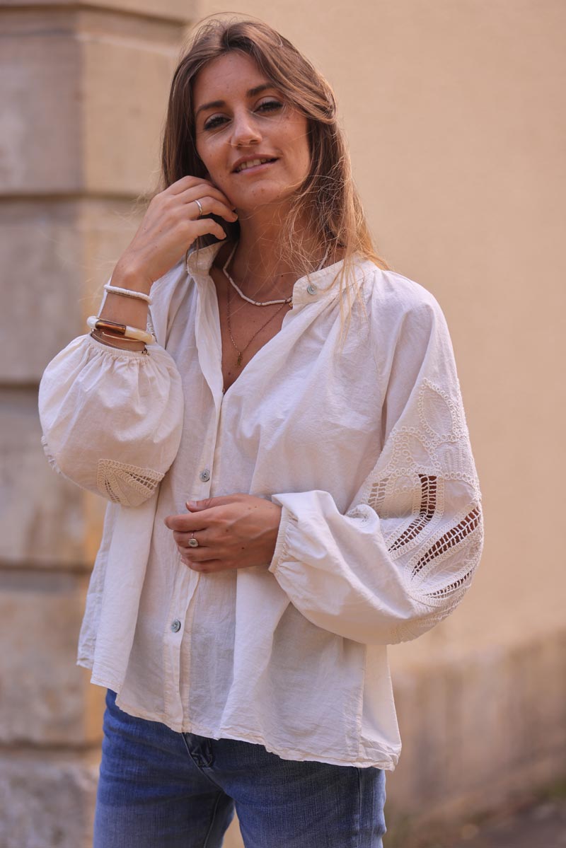 Chemise tunique écrue à boutons manches ajourées motifs en crochet