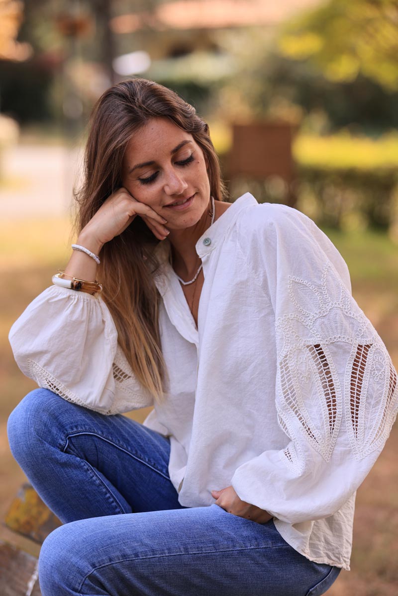 Chemise tunique écrue à boutons manches ajourées motifs en crochet