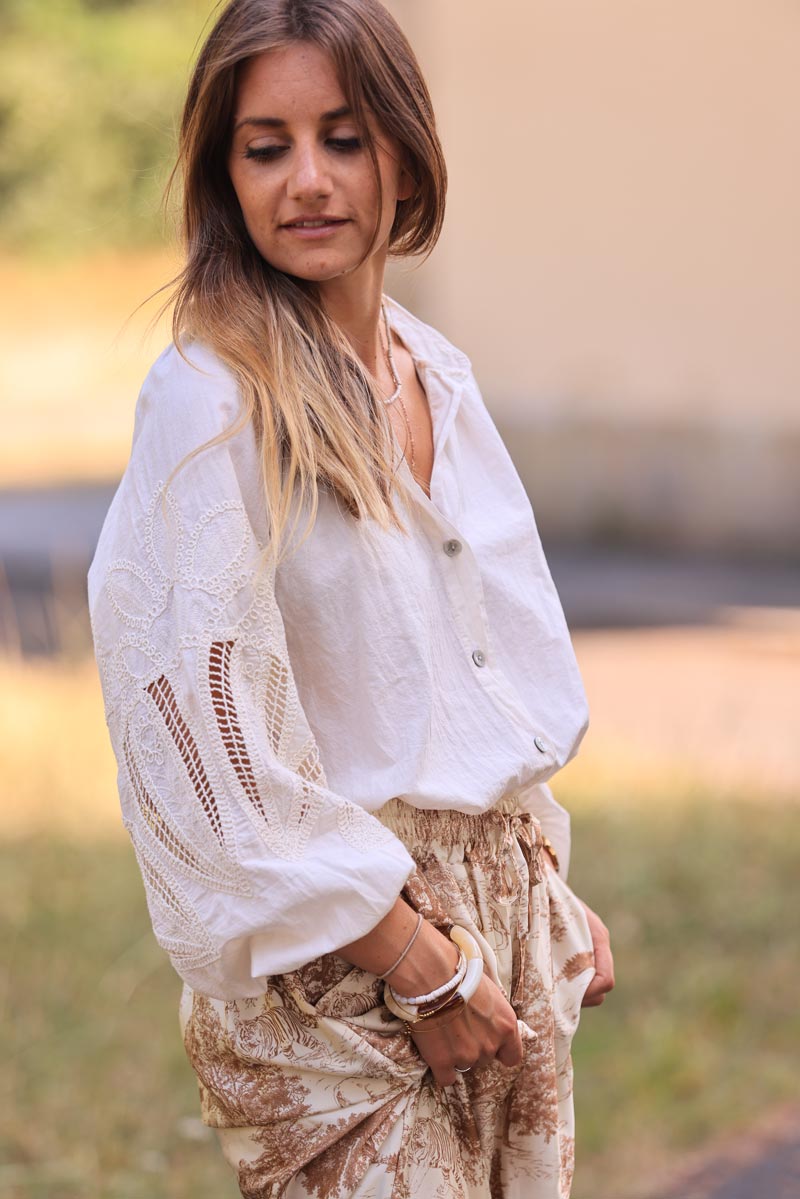 Chemise tunique écrue à boutons manches ajourées motifs en crochet