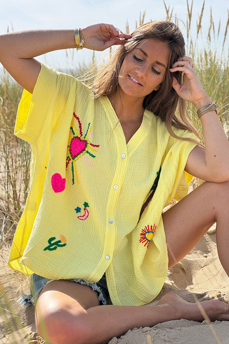Tunique jaune à boutons en gaze de coton broderie symboles été colorés