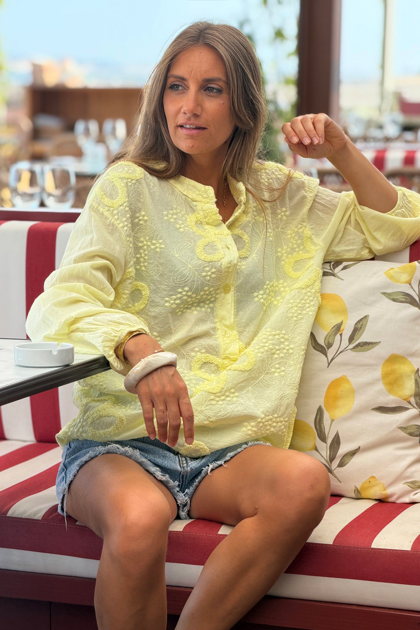 Tunique jaune en coton col boutons et broderie fleurs en éponge