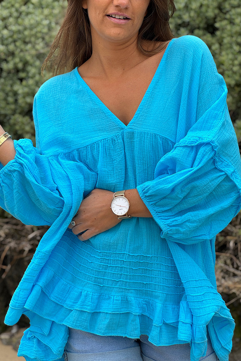 Tunique large bleu en voile de coton manches chauve souris détails volants décolleté