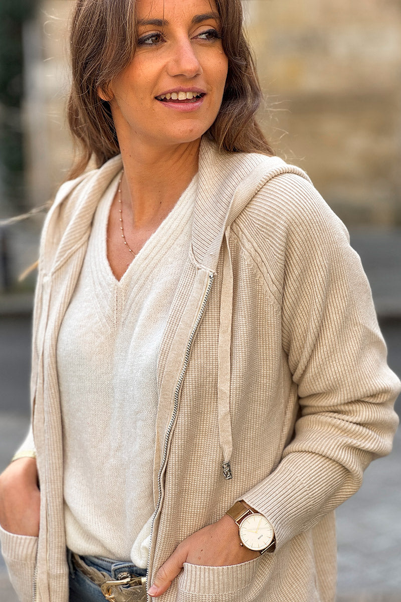 Veste beige toute douce et stretch à capuche petite maille relief et torsades