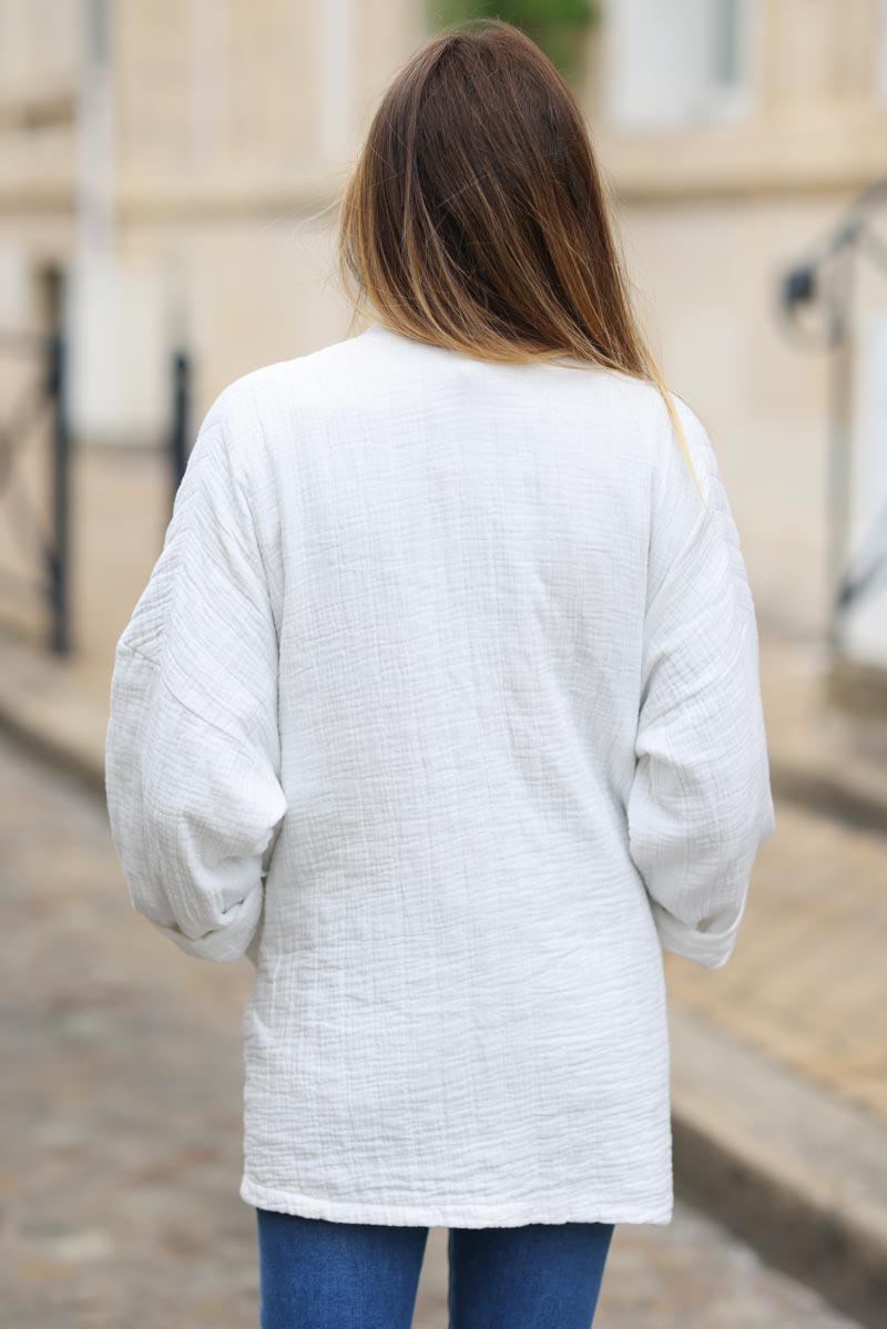 Veste blanche souple loose en gaze de coton col enveloppant h025 (1)