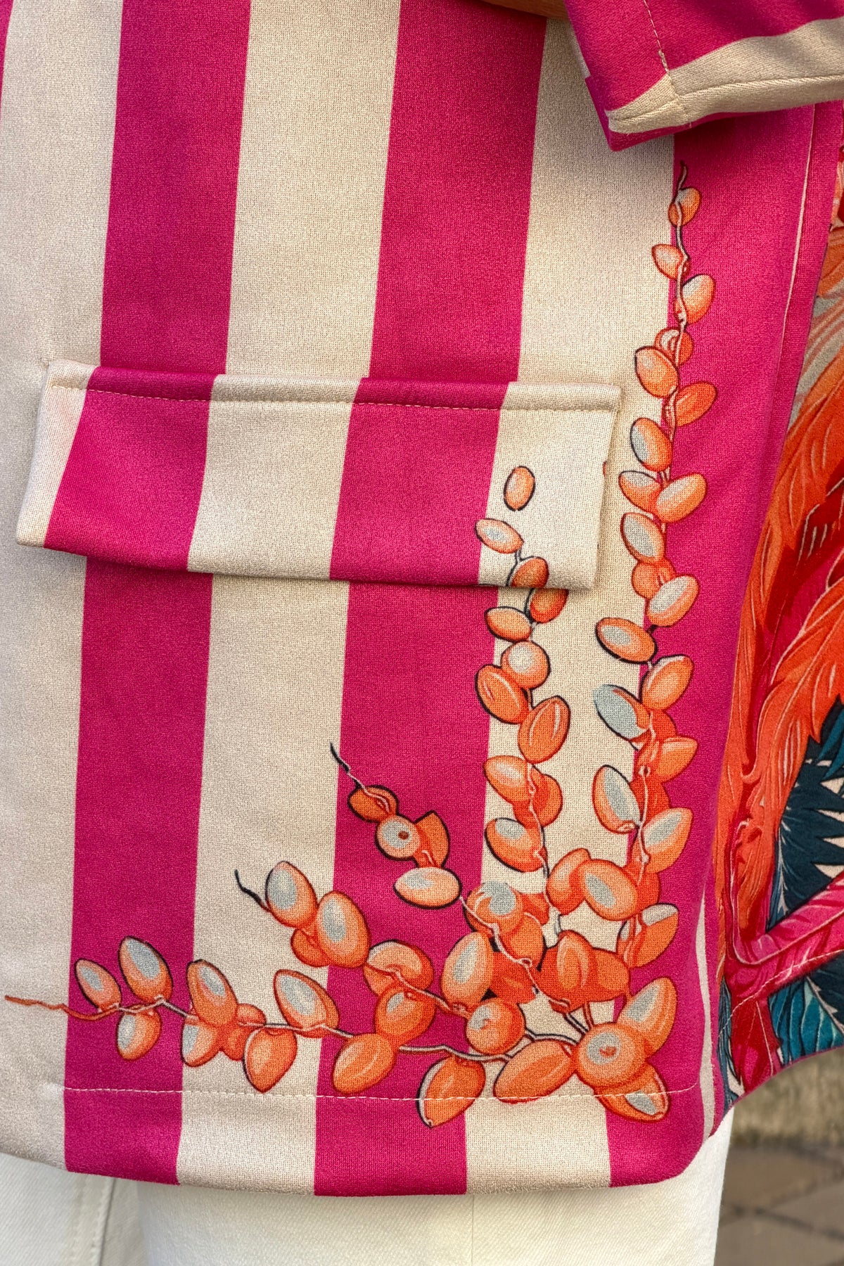 Veste blazer souple en suédine rayures fuchsia imprimé oiseaux abstraits colorés