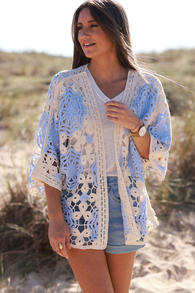 Veste en coton crochet motifs fleurs bleu ciel