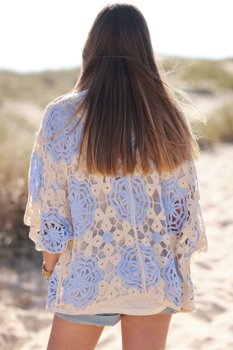 Veste en coton crochet motifs fleurs bleu ciel