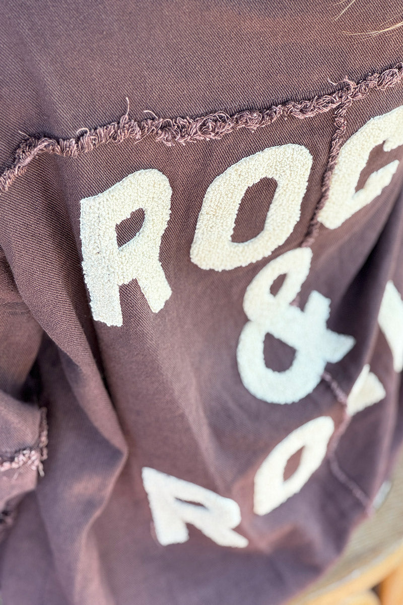 Veste en jean marron oversize finitions franges Rock and Roll en bouclettes écrue