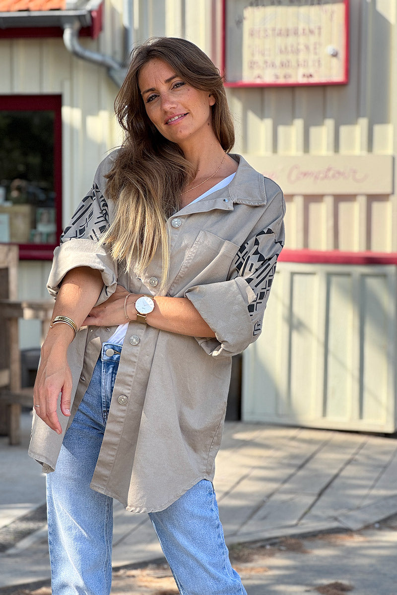 Veste longue en jean beige style surchemise imprimé aztèque au dos