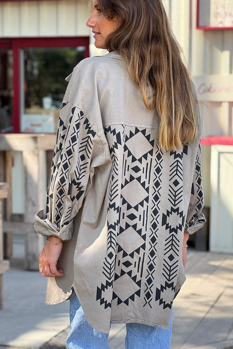 Veste longue en jean beige style surchemise imprimé aztèque au dos