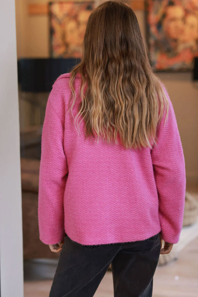 Veste manteau court fuchsia doublé maille chenille poches et bouton écaille