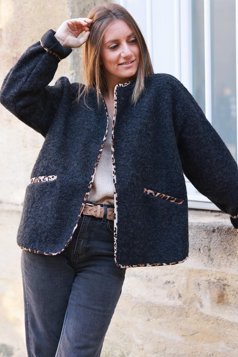 Veste manteau en feutrine style laine bouillie noir details et lisere leopard Horizons Lointains