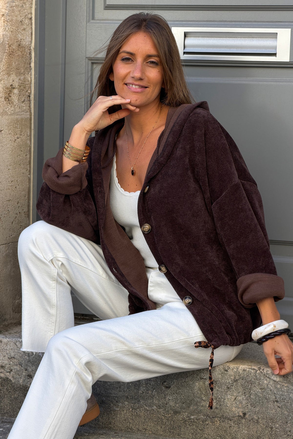 Veste marron à capuche en velours lien léopard à la taille boutons écaille