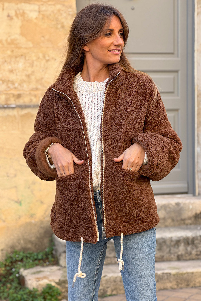 Veste moumoute douce marron resserable zip et grandes poches col montant