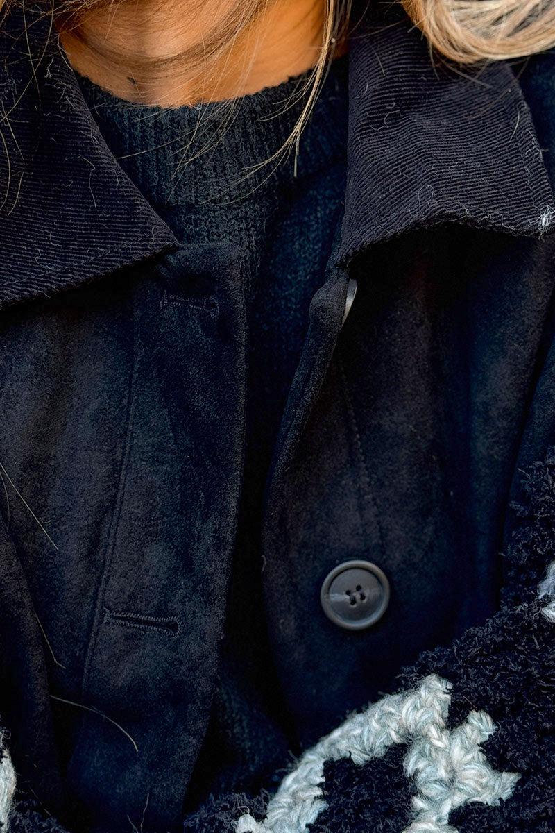 Veste noire en suédine souple manches longue en maille chenille et laine à motifs gris