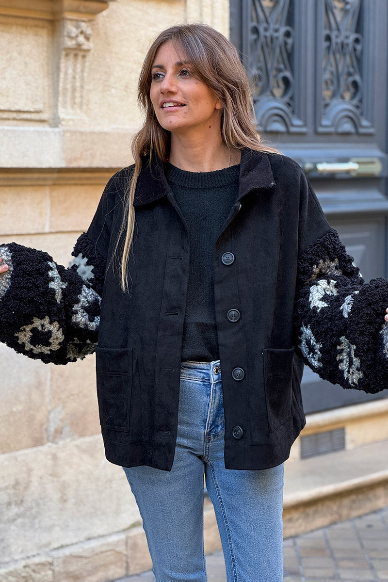 Veste noire en suédine souple manches longue en maille chenille et laine à motifs gris