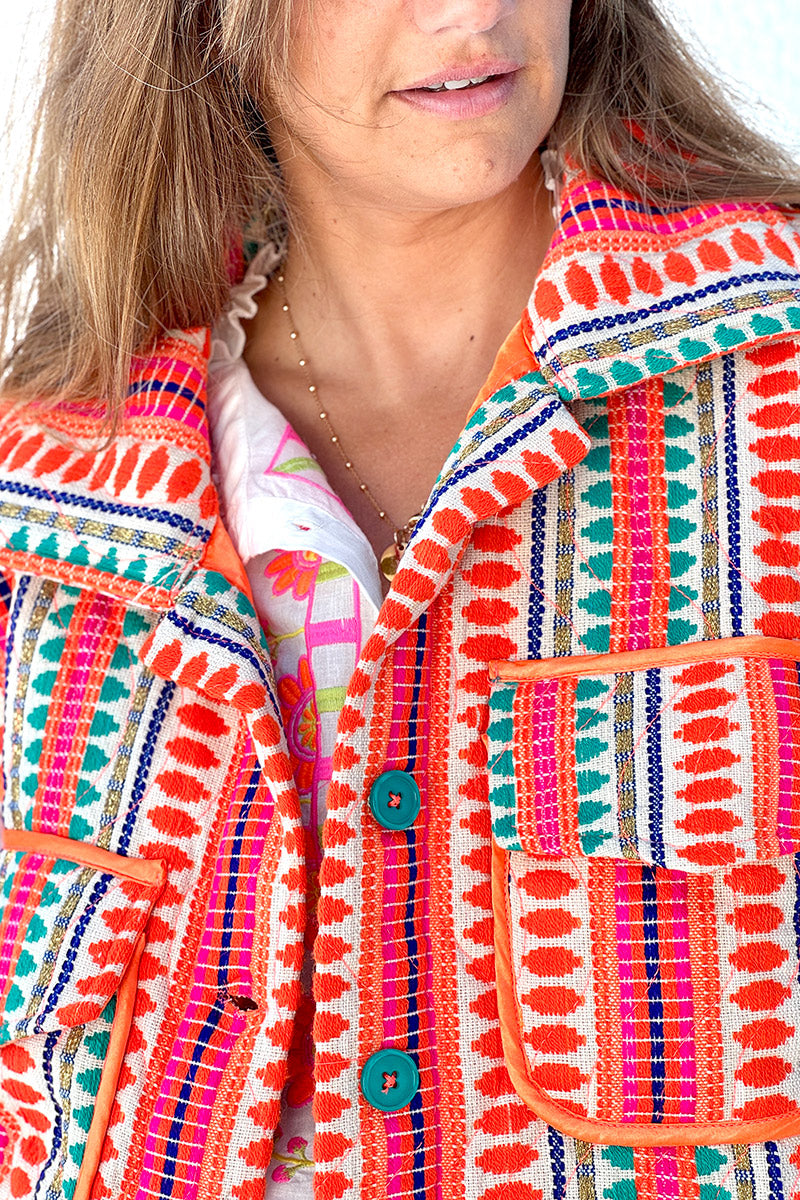 Veste sans manches à boutons broderie aztèque orange et dorée avec poches