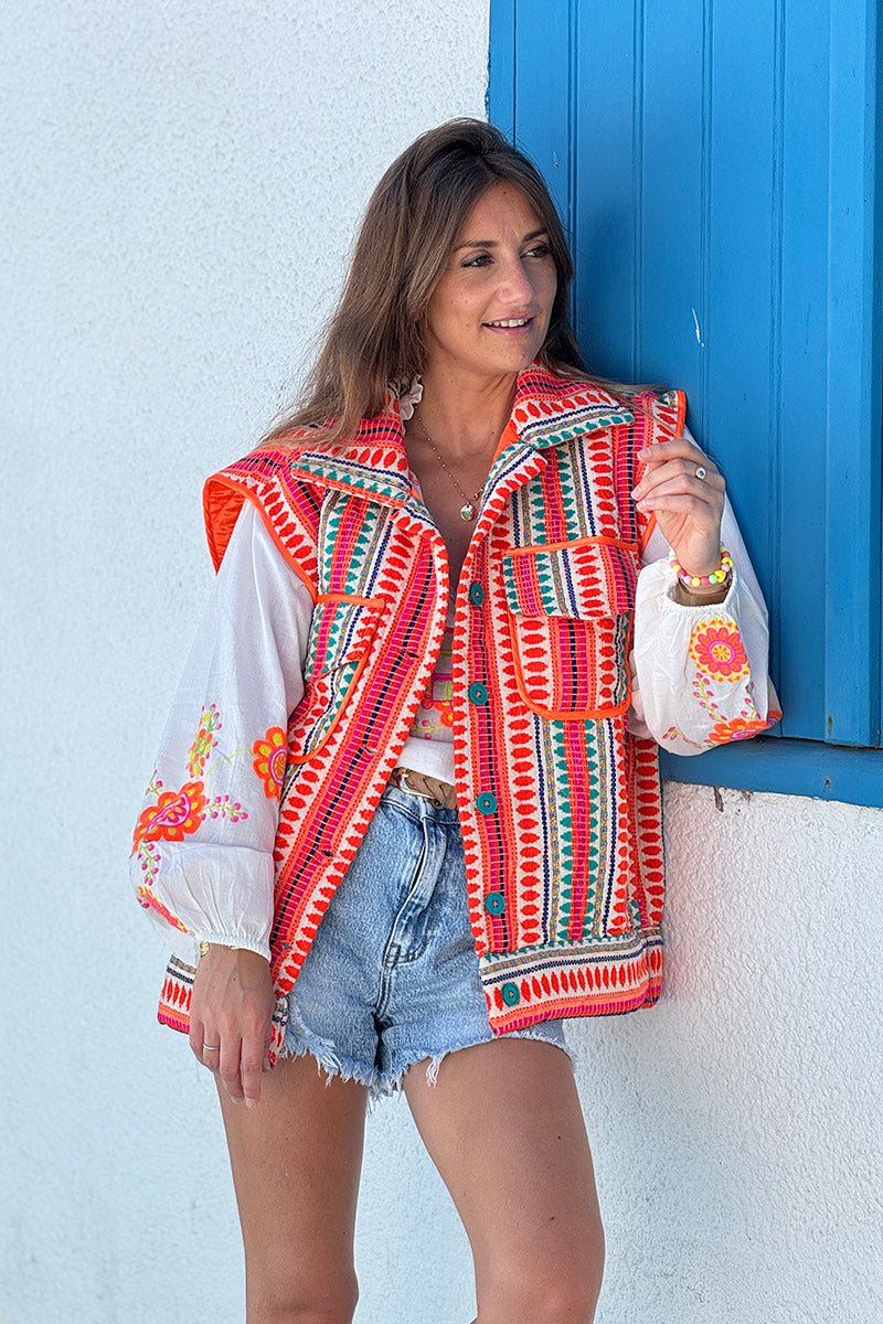 Veste sans manches à boutons broderie aztèque orange et dorée avec poches