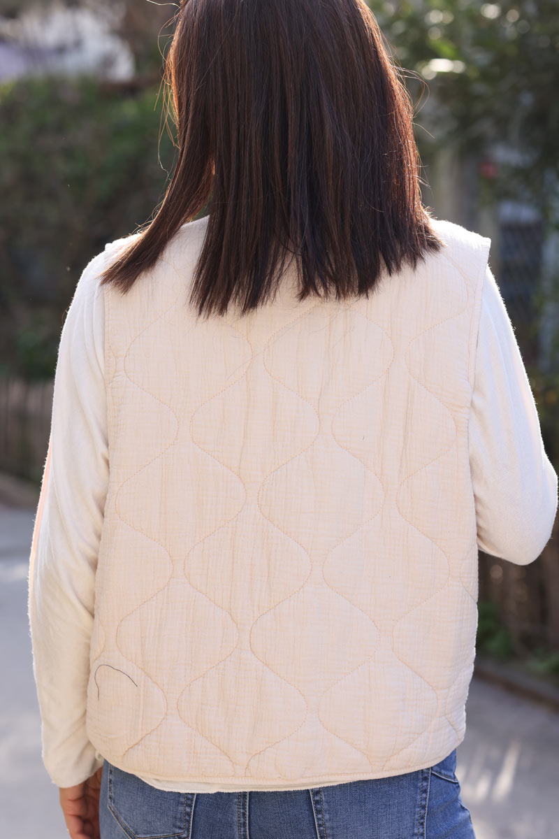 Veste sans manches beige en gaze de coton matelassé