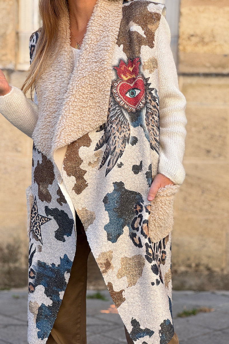 Veste sans manches beige style laine bouillie imprimé camo et léopard avec rabat moumoute