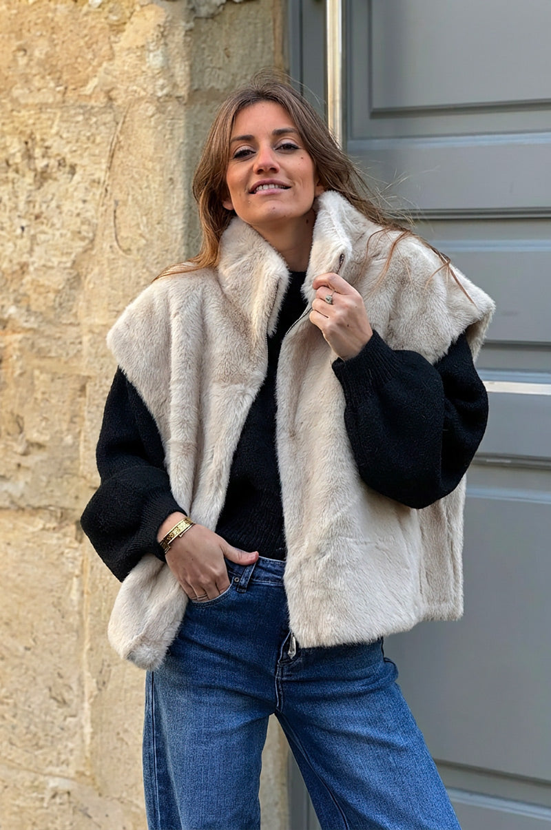 Veste sans manches fausse fourrure beige col montant et fermeture zip