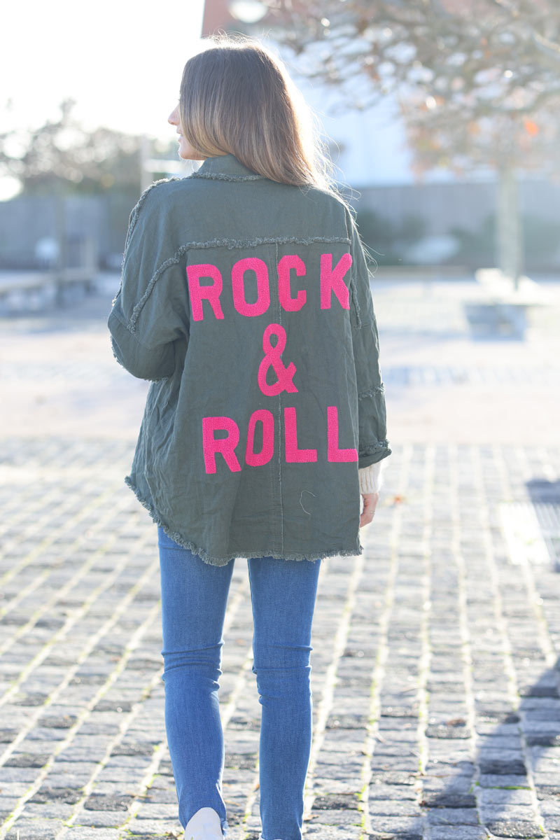 Veste en jean kaki oversize finitions franges Rock and Roll en bouclettes fuchsia