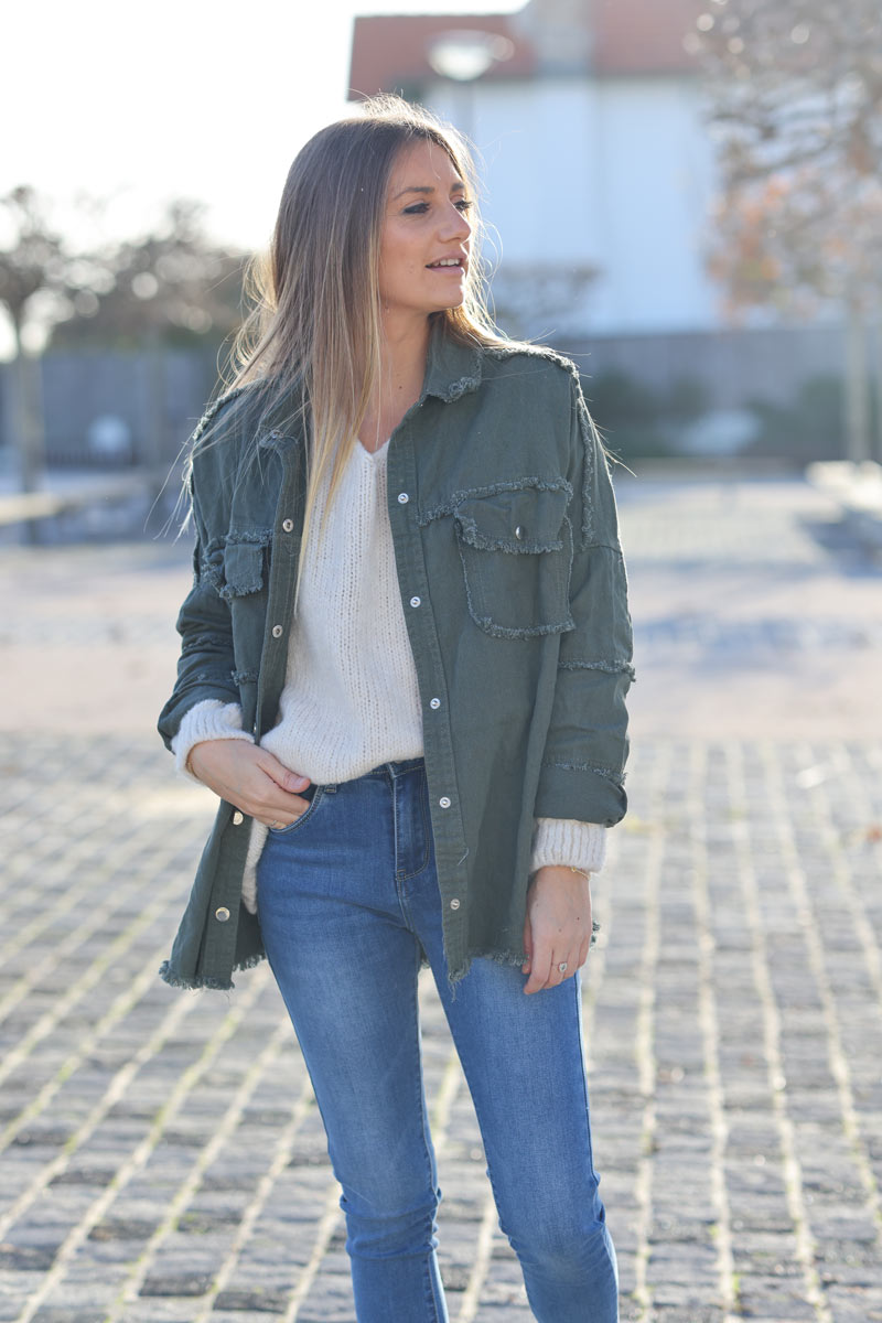 Veste en jean kaki oversize finitions franges Rock and Roll en bouclettes fuchsia