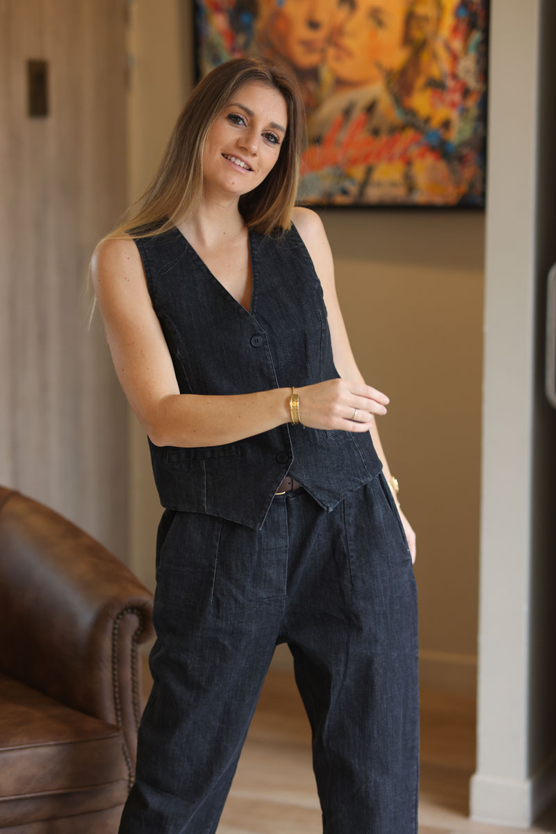 Veston de costume sans manches en jean noir délavé