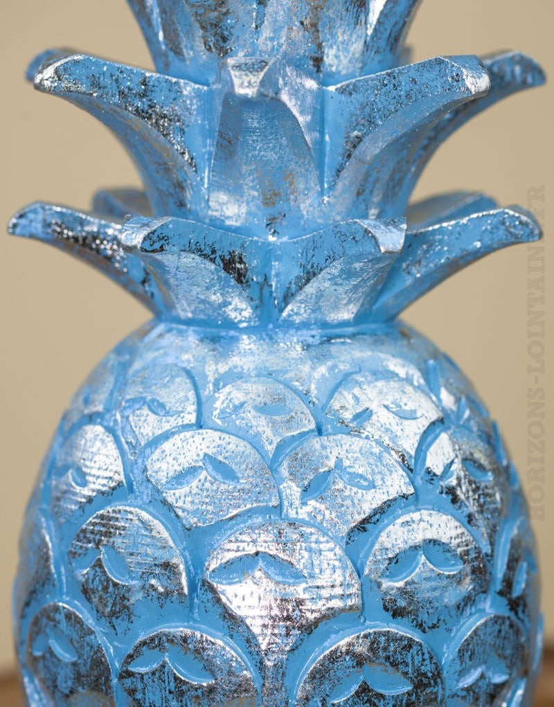 ananas moyen bois decoration interieur deco tendance couleur bleu clair argente detail
