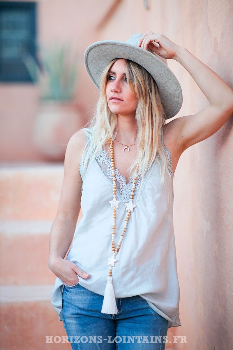 Light grey v-neck camisole with lace straps Horizons Lointains