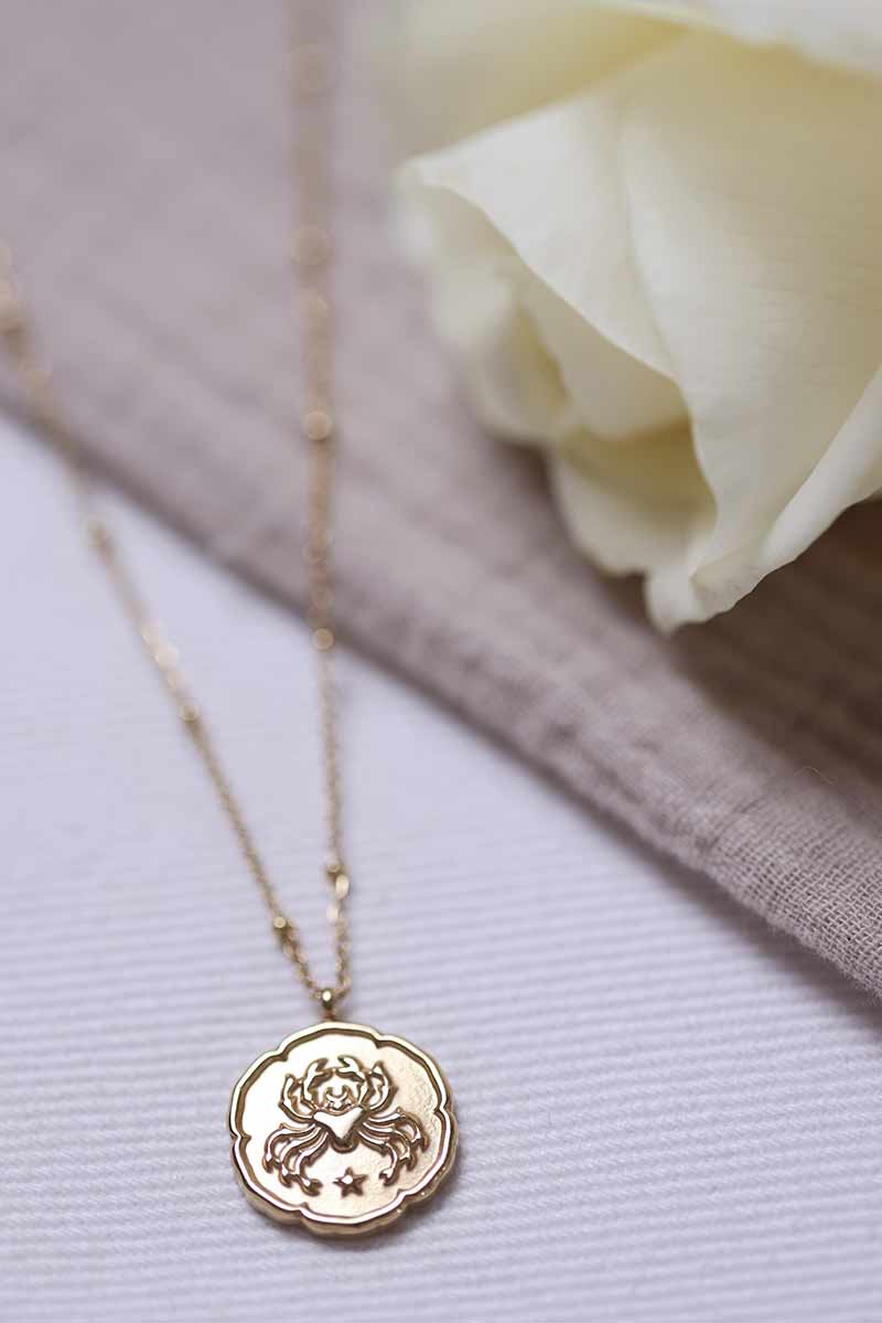 collier-dore-signe-astrologique-bijoux-zodiaque-cancer-femme-G014-04