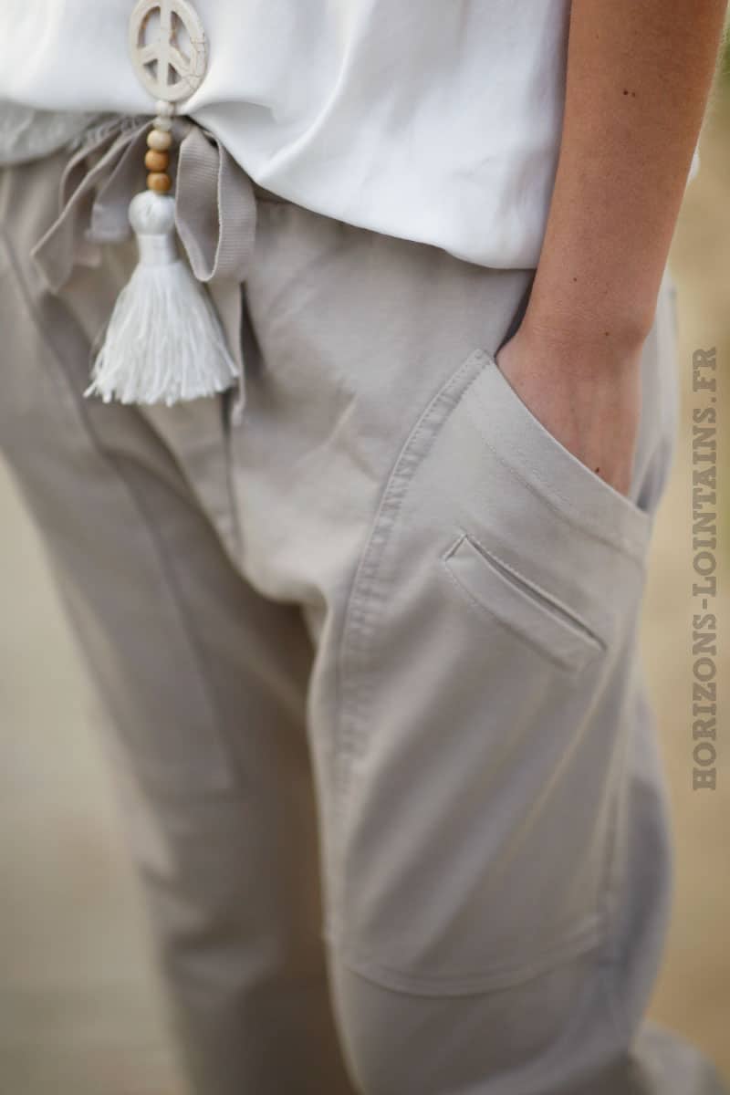 Jogging beige clair femme style urbain look street wear