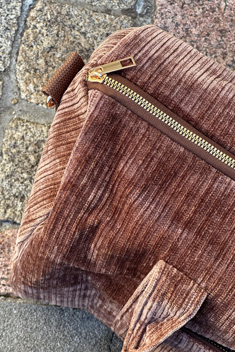 Sac en velours côtelé marron forme bowling bag