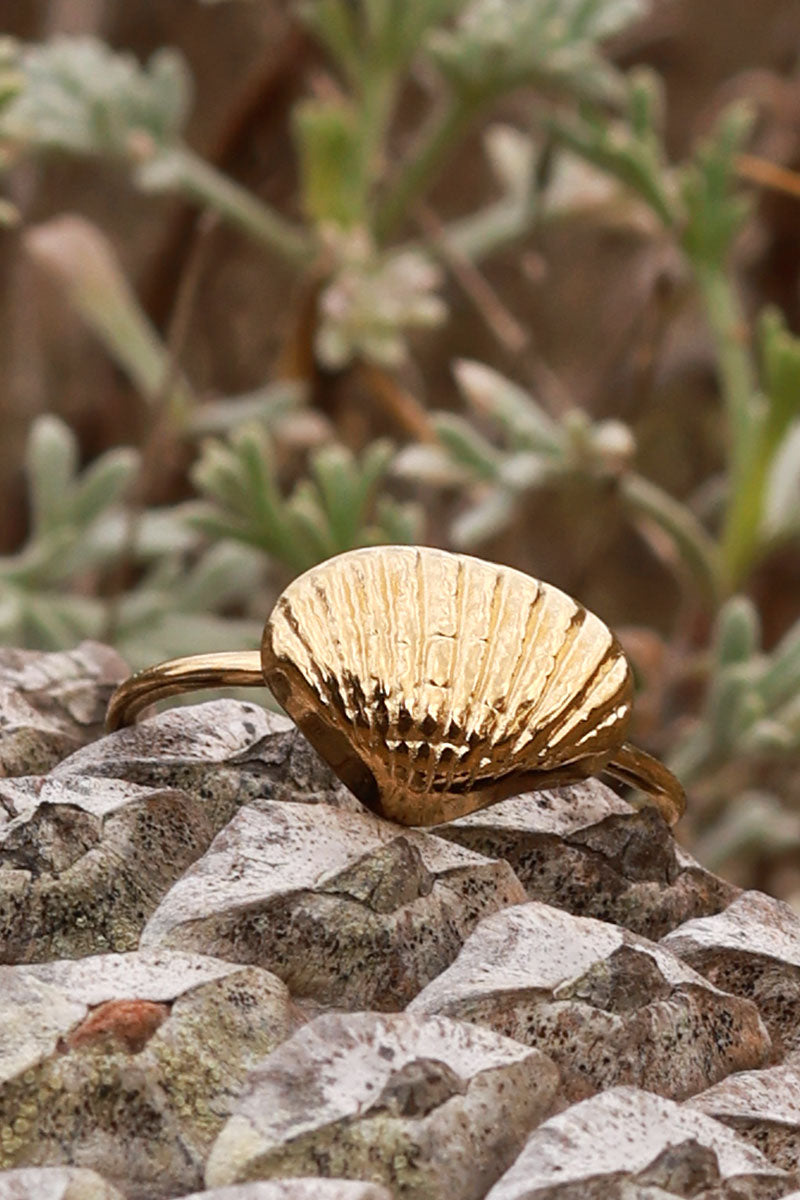 Bague ajustable dorée coquillage coque texturé