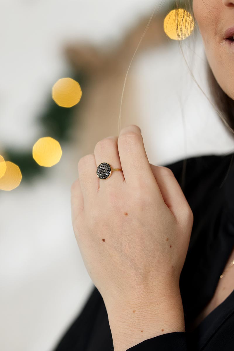 Adjustable gold ring with black rhinestones Horizons Lointains