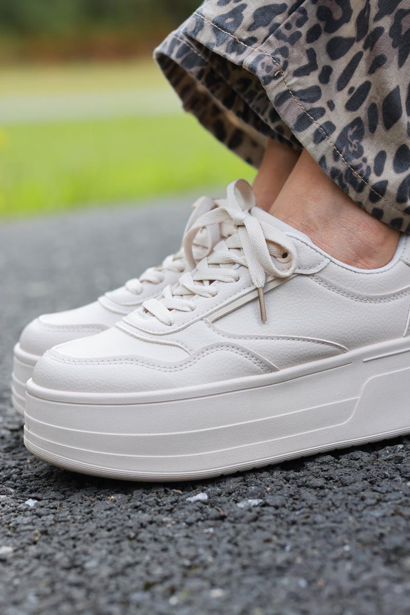 Deportivas plataforma efecto piel beige