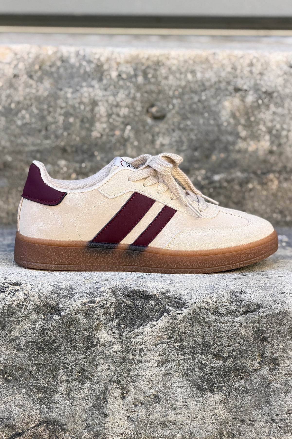 Baskets beige rayures bordeaux