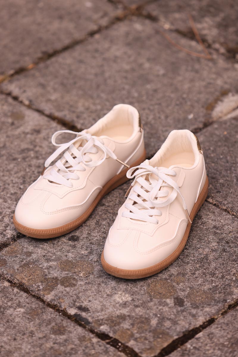 Off white lightweight sneakers with platform sole