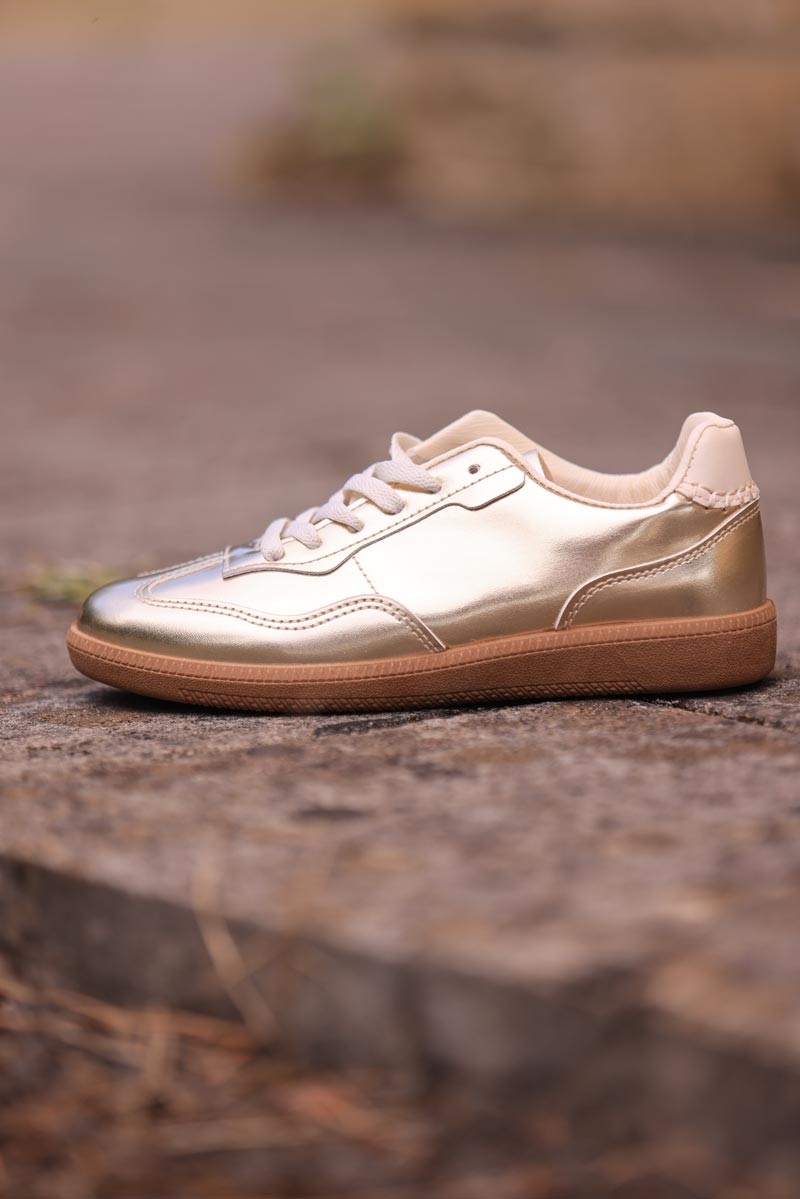 Gold lightweight sneakers with platform sole