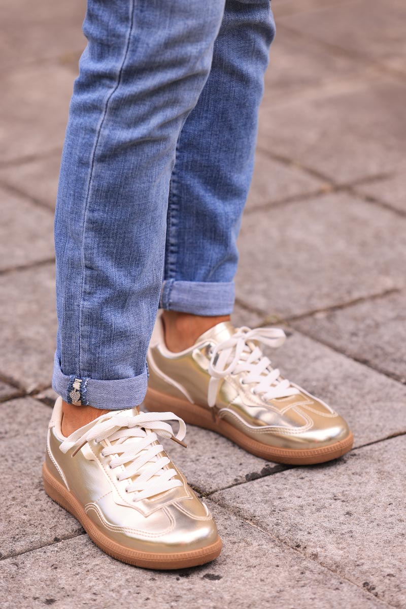 Gold lightweight sneakers with platform sole