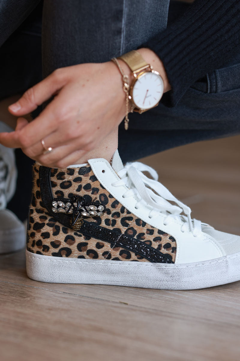 Zapatillas altas con cordones y cremallera en pelo de leopardo y abeja perlada