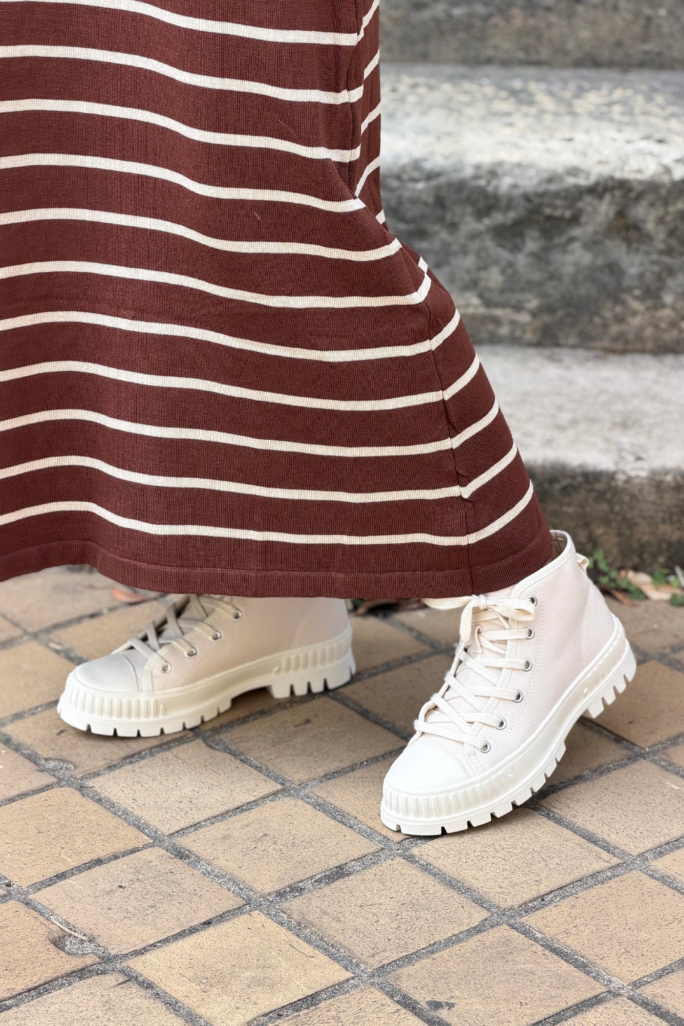 Baskets montantes en tissu beige à semelle crantée épaisse