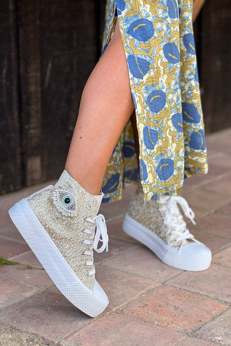 Baskets montantes fils dorés broderie oeil en perles