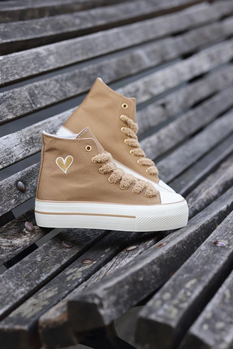 Converse love hot sale heart trainers